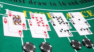 Meja Blackjack dengan dealer profesional di beruang 4d